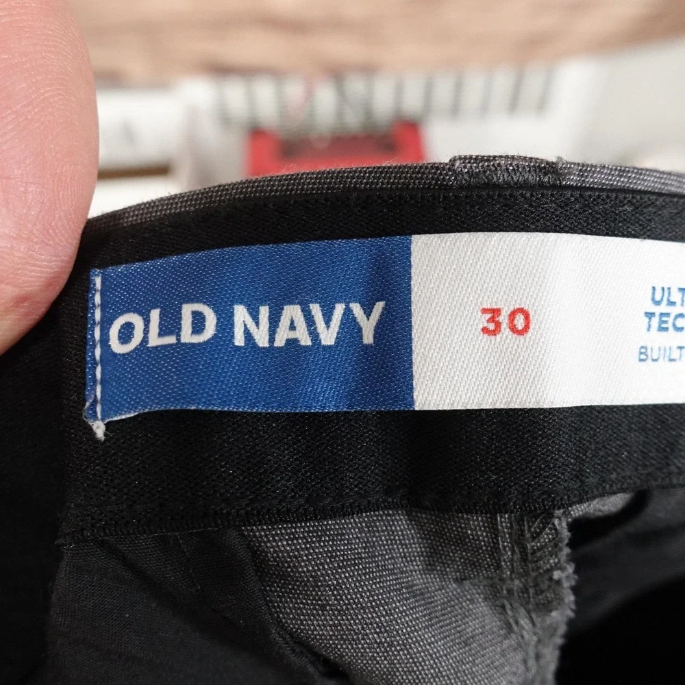 Old Navy Shorts Mens 30 Gray Chino Ultimate Tech Slim Built-In Flex 9 Inseam